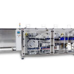 Low profile bottle unscrambler and orienter